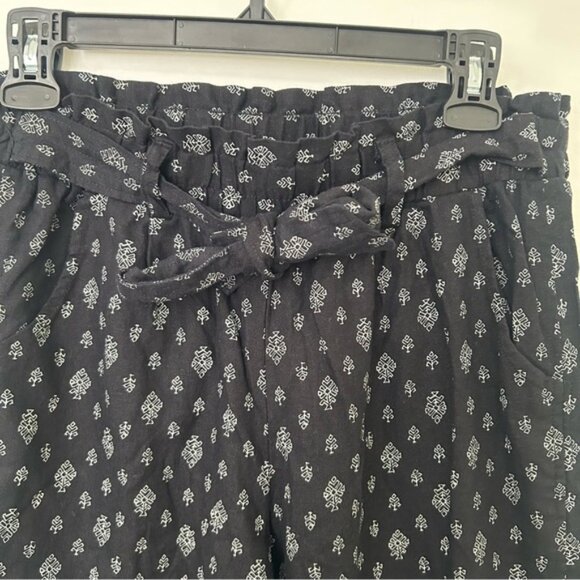 Jolt | Black and White print paperbag pants | Size Medium - Picture 4 of 7